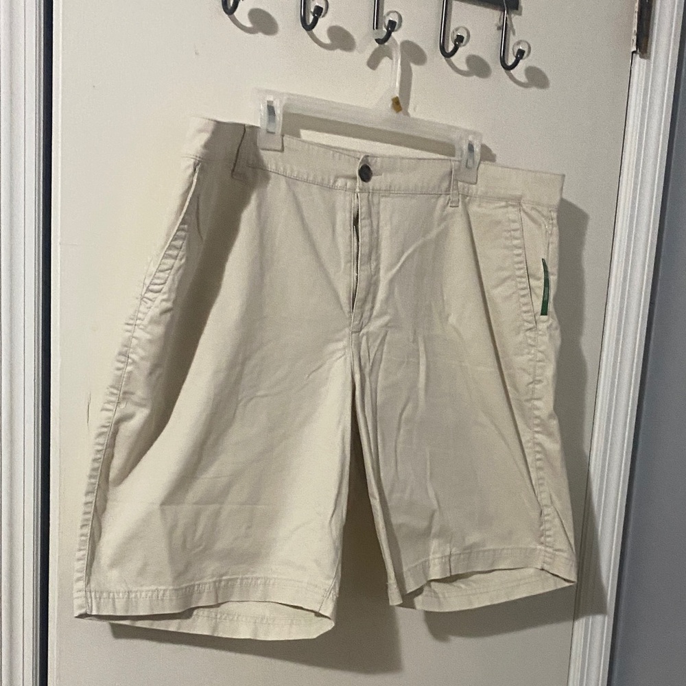 Women Cream Shorts 20w nwt